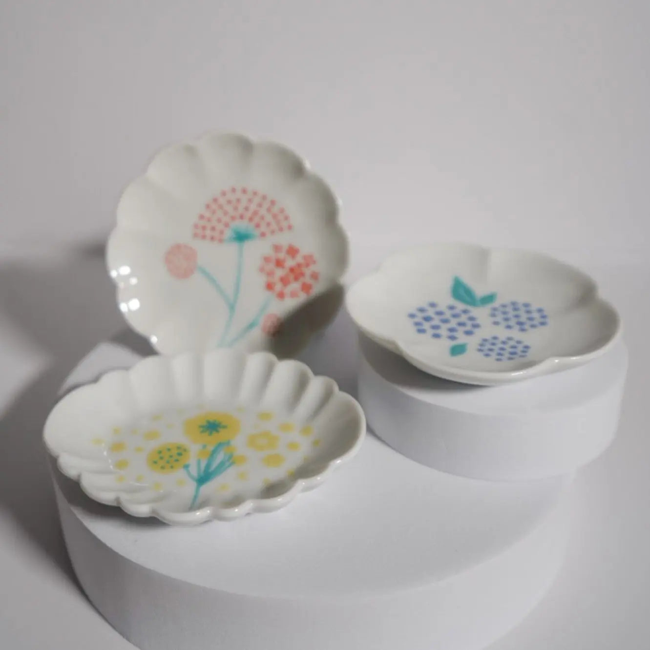 Kutani Ware - Flower Shape Small Plate 3pc Set Kutani Ware