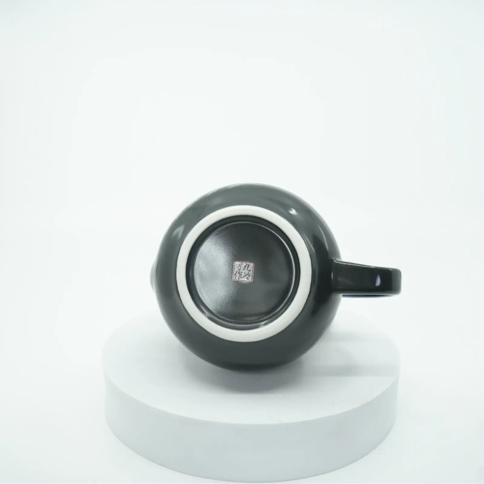 Kutani Ware - Jumping Rabbit Moon Teapot Kutani Ware