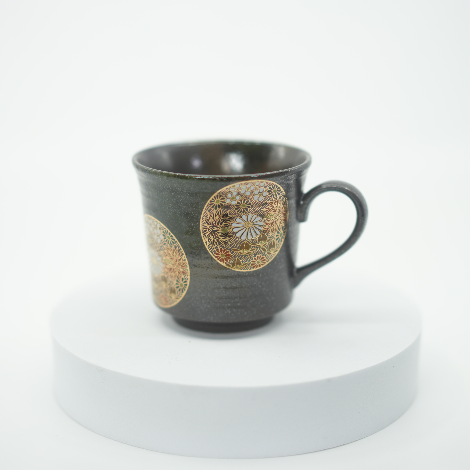 Kutani ware - Hanazume Brown Mug