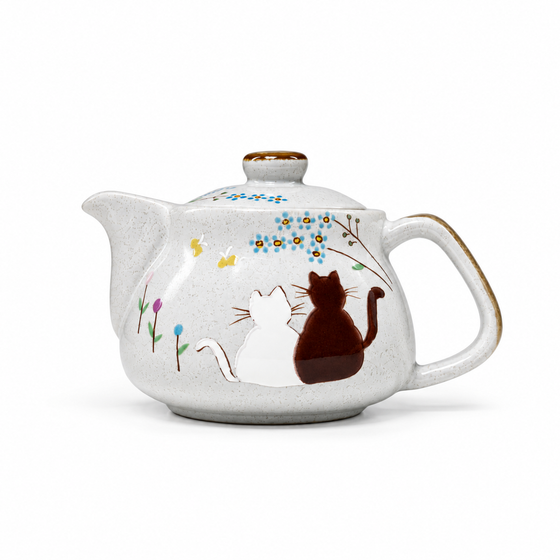 Atelier Yu Cats in a Sunny Spot Kutani Teapot